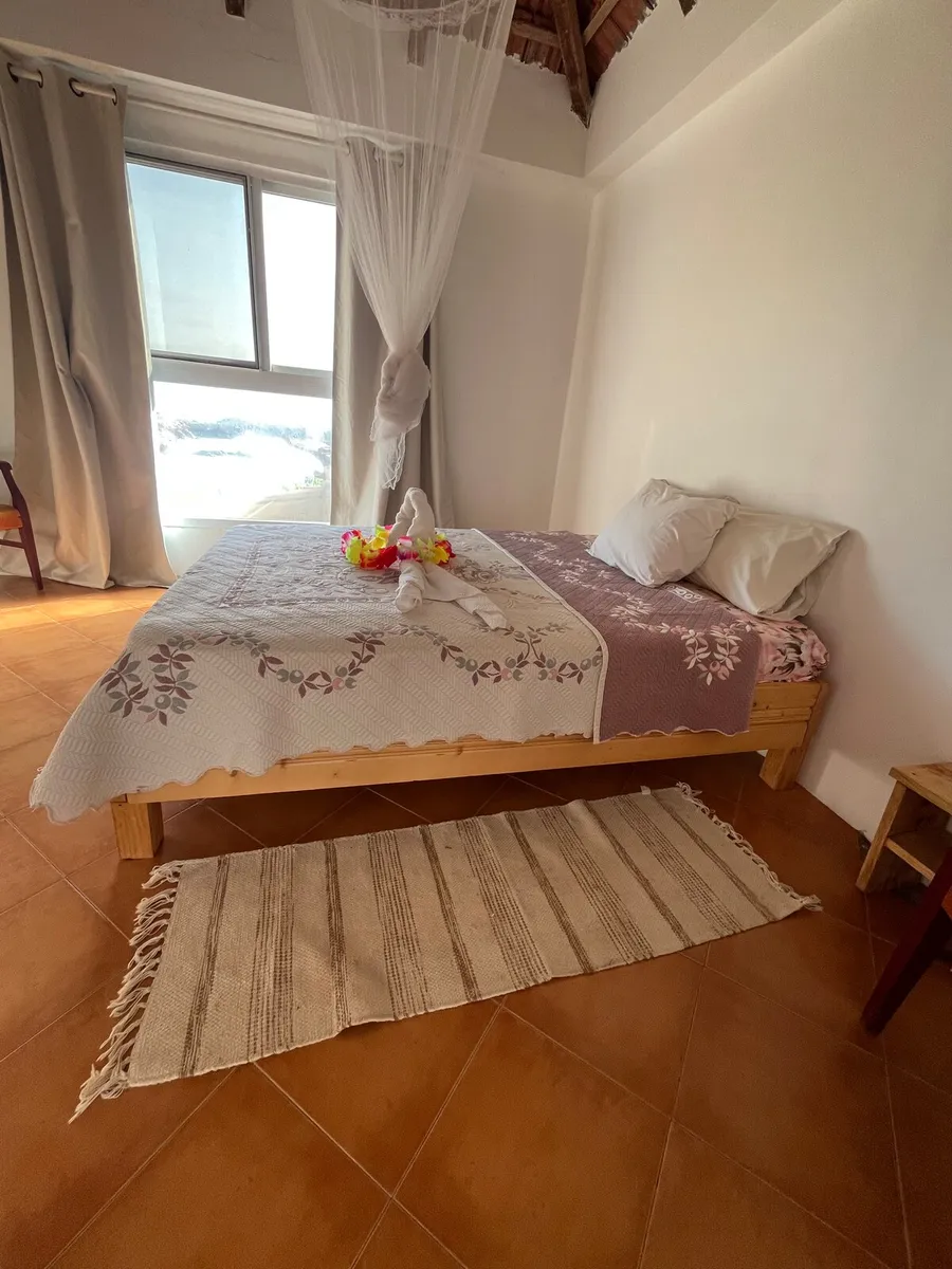 Chambre Vue Mer à Villa Morgana — Réveils face à l'océan Atlantique, baie vitrée panoramique, terrasse privée.